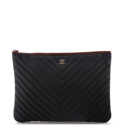O Case Clutch Chevron Caviar Medium