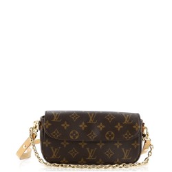 Ivy Wallet on Chain Monogram Canvas