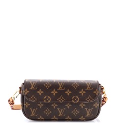 Ivy Wallet on Chain Monogram Canvas